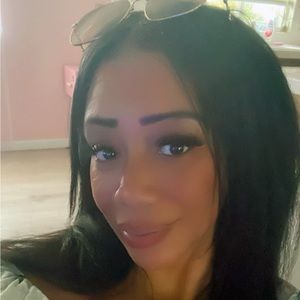 Meet your Posher, Tia